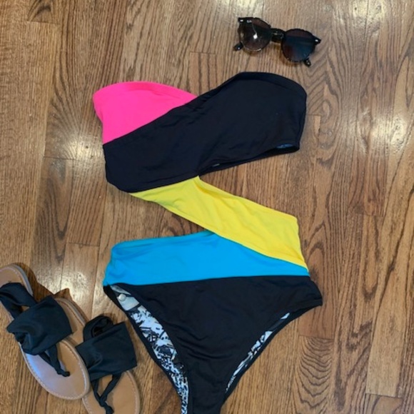Retro Asymmetrical Cut Out One Piece Swimsuit - Picture 1 of 3